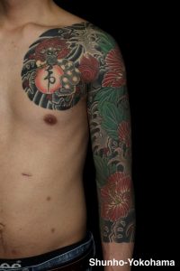 和彫り 手彫り 刺青 タトゥー tattoo 横浜 俊宝 ハイビスカス シーサー 入れ墨