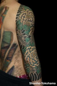 和彫り 手彫り 刺青 タトゥー tattoo 横浜 俊宝 菊 chrysanthemum 菊水 入れ墨
