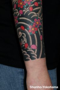 和彫り 手彫り 刺青 タトゥー tattoo 横浜 俊宝 桜 桜吹雪 入れ墨